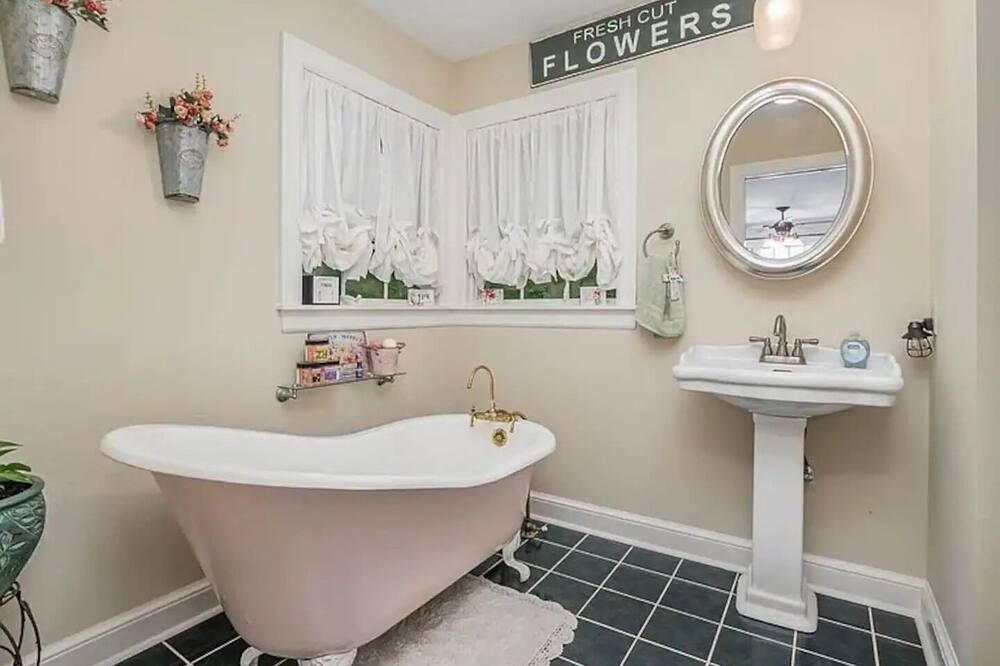 Photo of Bathroom in Maysville