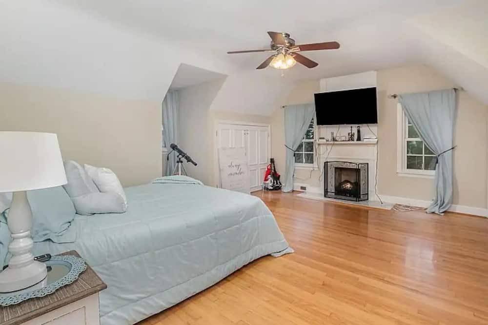 Photo of Bedroom in Maysville