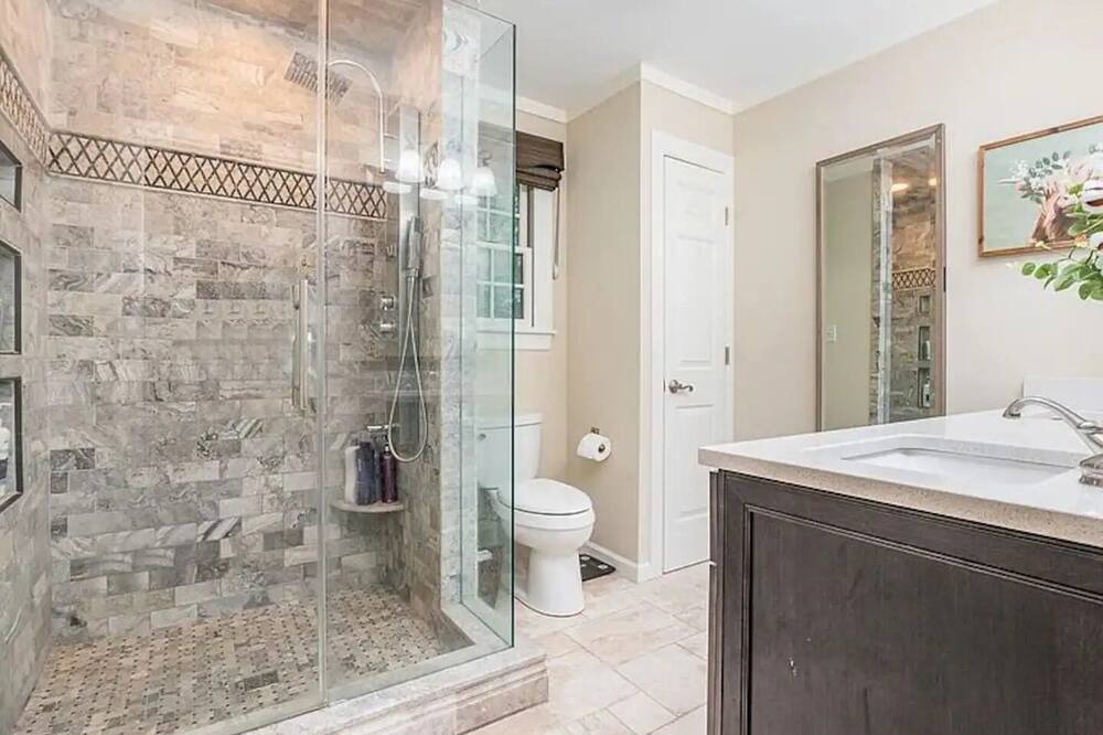 Photo of Bathroom in Maysville