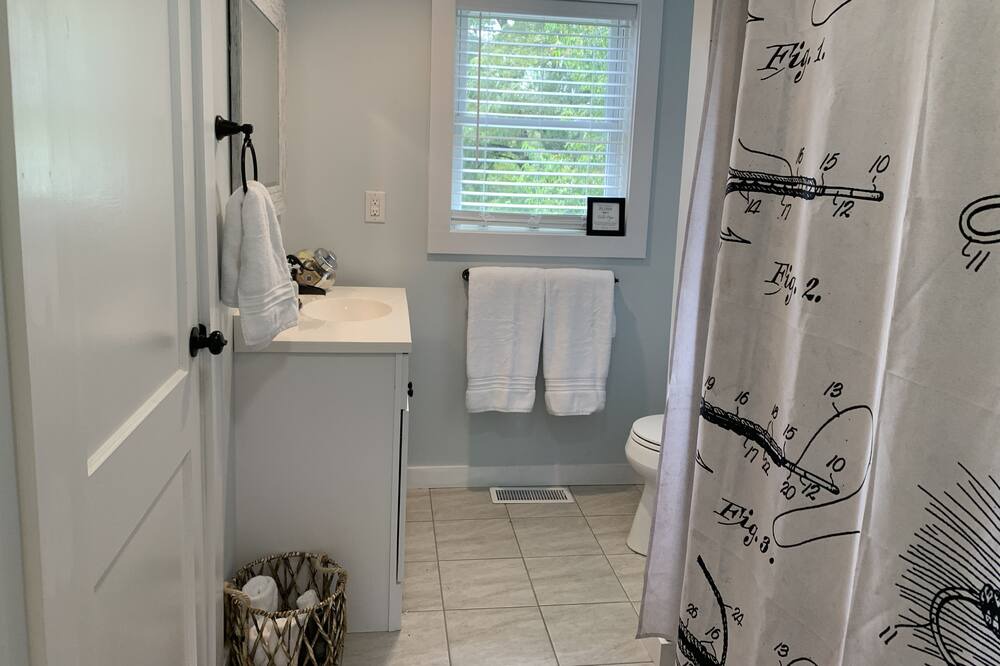 Photo of Bathroom in Todd