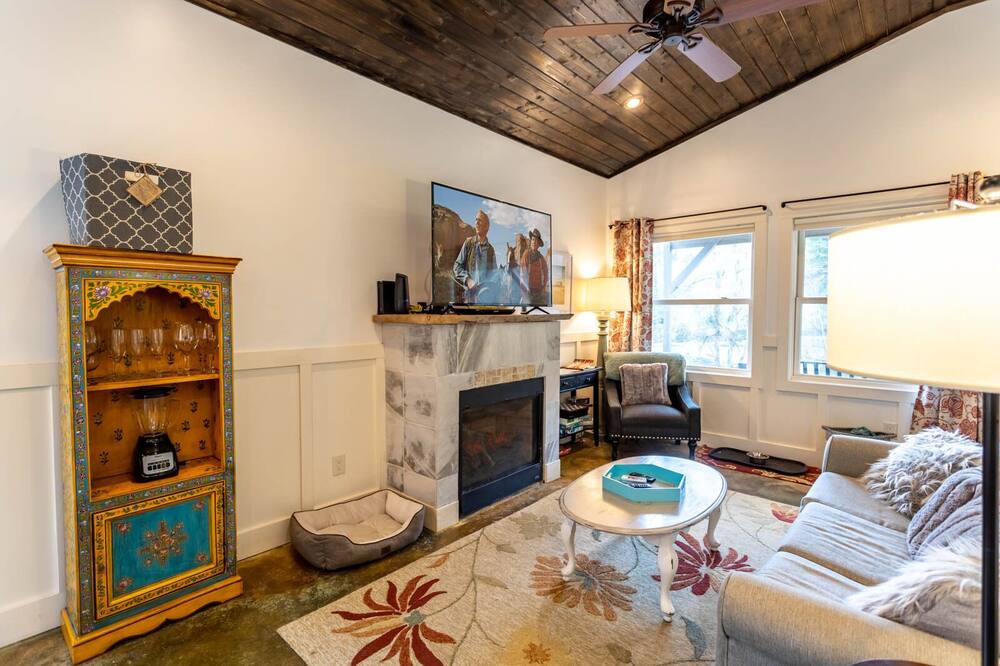 Photo of Livingroom in Blowing Rock