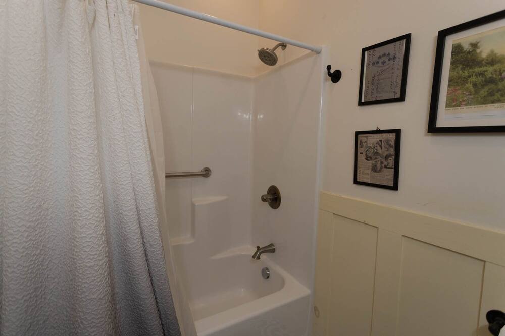 Photo of Bathroom in Blowing Rock