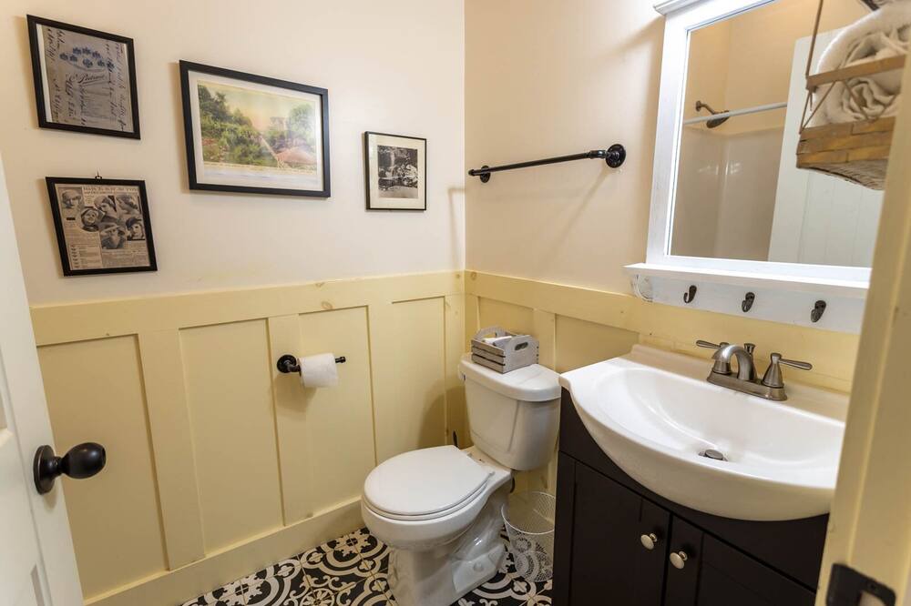 Photo of Bathroom in Blowing Rock
