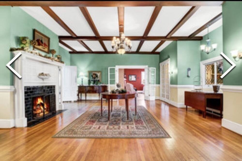 Photo of Livingroom in Warrenton