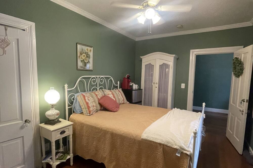 Photo of Bedroom in Warrenton
