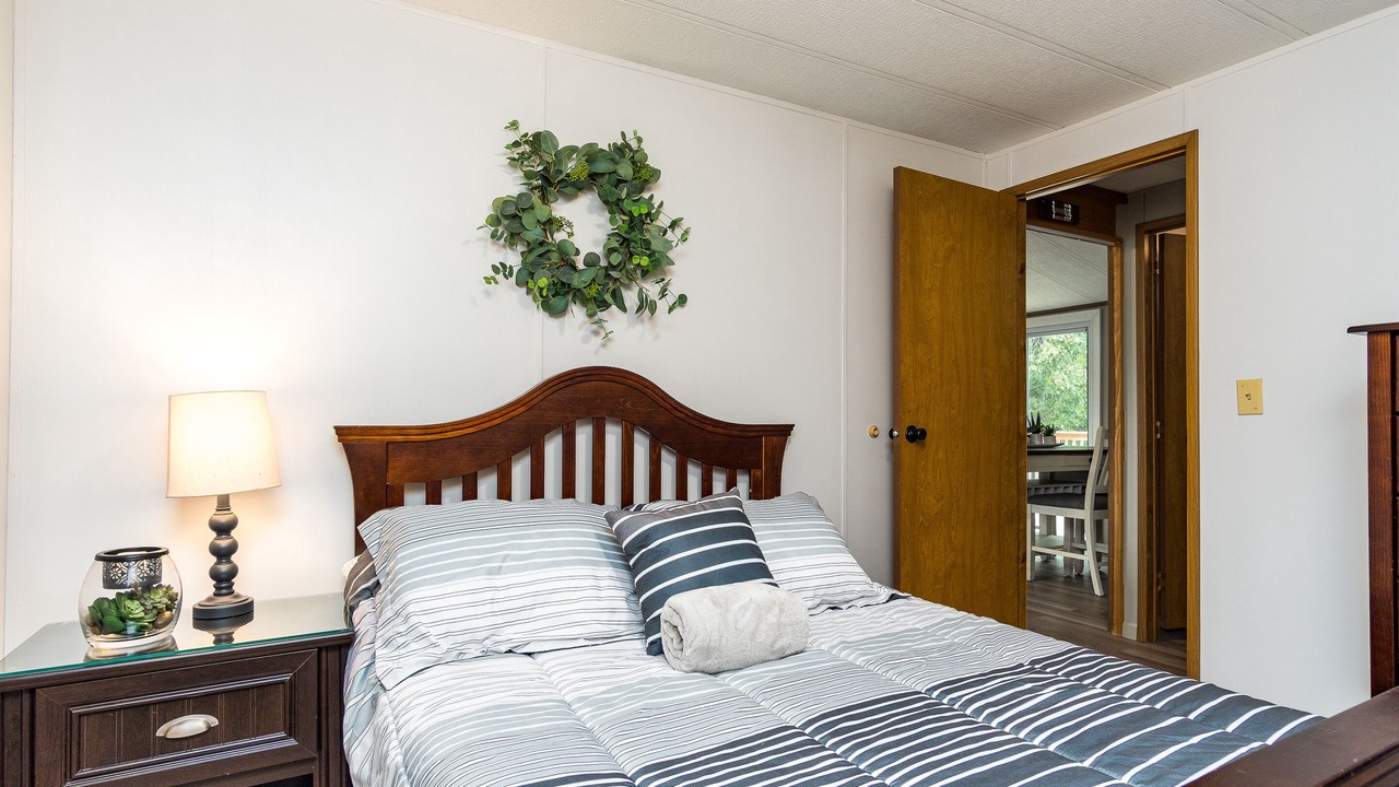 Photo of Bedroom in Piney Flats