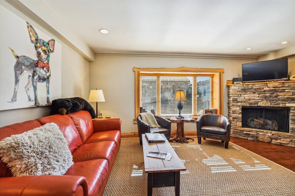 Photo of Livingroom in Blowing Rock