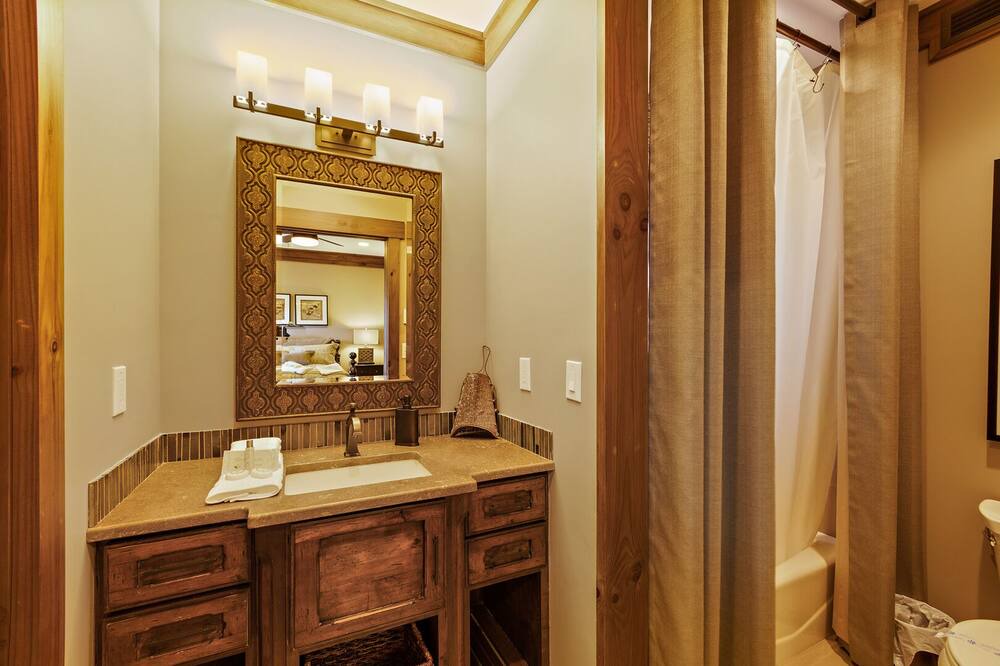 Photo of Bathroom in Frank