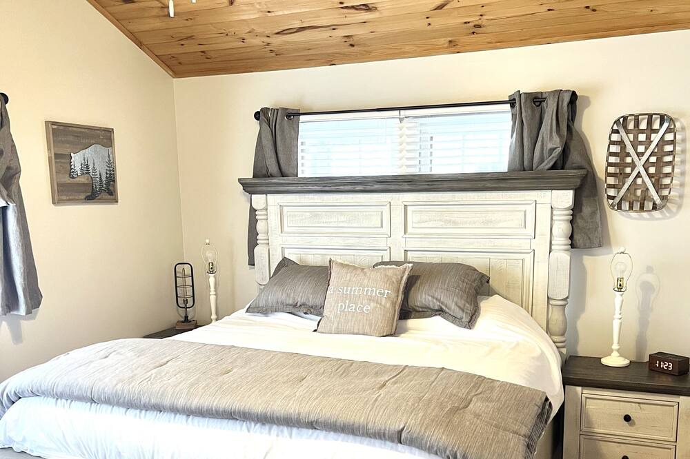 Photo of Bedroom in Blowing Rock