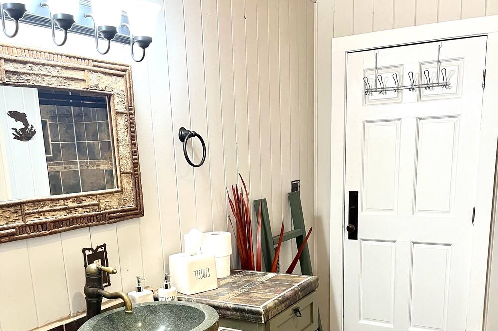 Photo of Bathroom in Blowing Rock