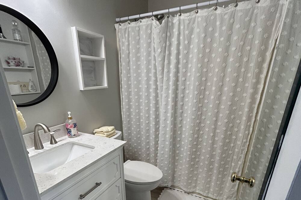 Photo of Bathroom in Newland