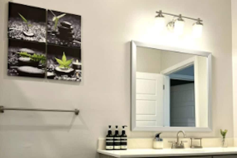 Photo of Bathroom in Park Hills