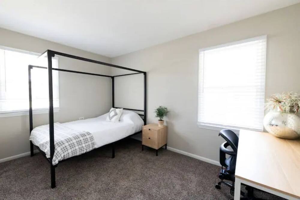 Photo of Bedroom in Crestwood