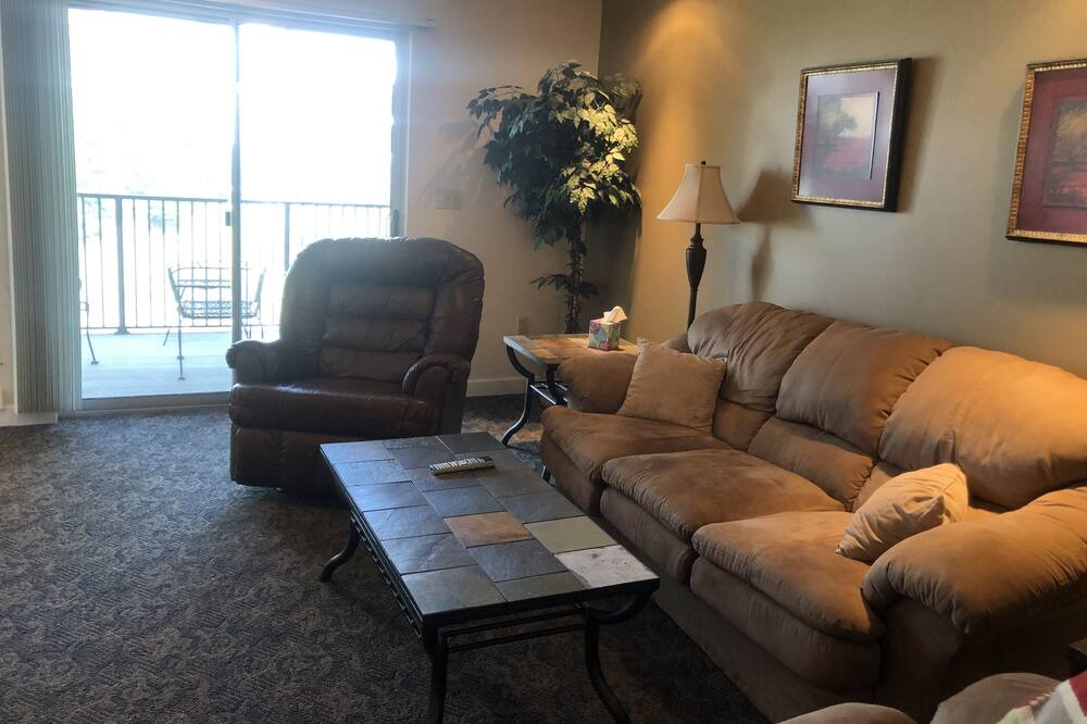 Photo of Livingroom in Bluff City