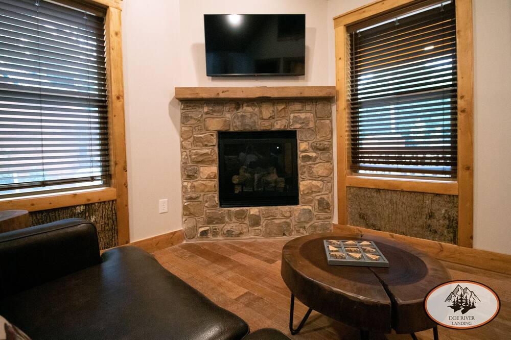 Photo of Livingroom in Roan Mountain