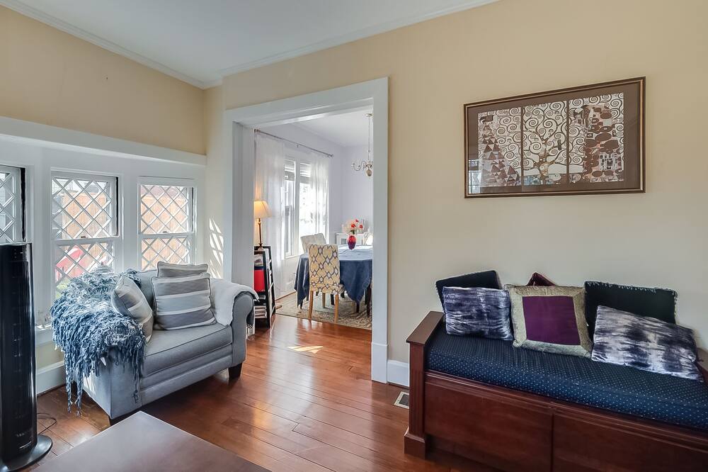 Photo of Livingroom in Northside District