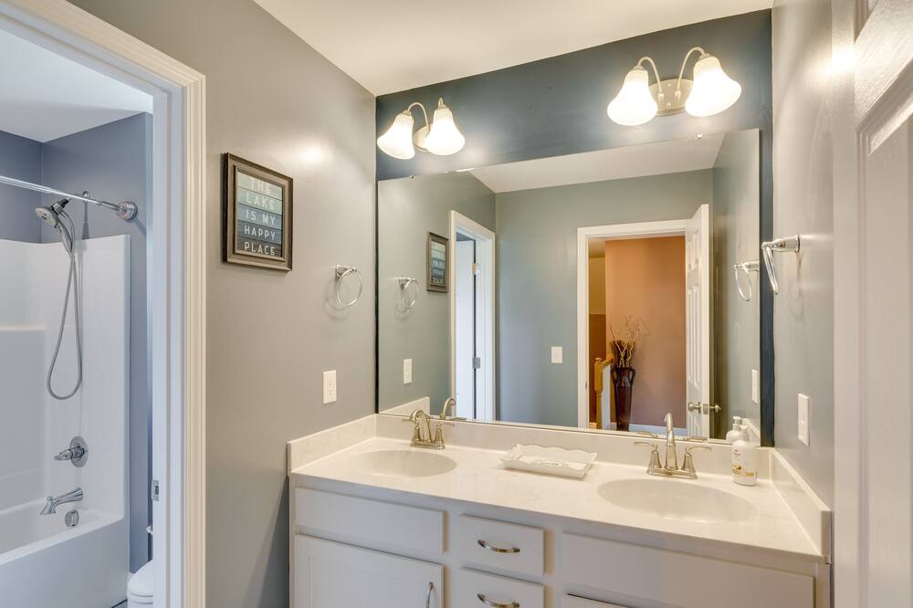 Photo of Bathroom in Nebo