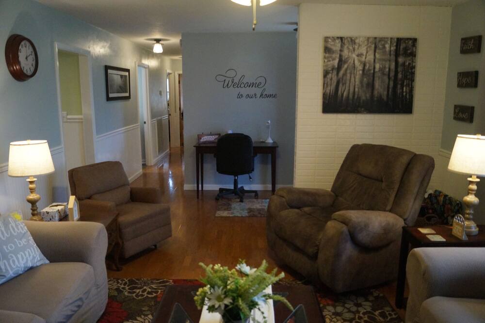 Photo of Livingroom in Jonesborough