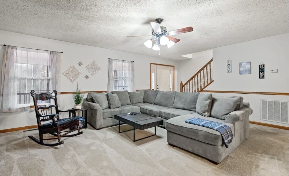 Photo of Livingroom in Barnardsville