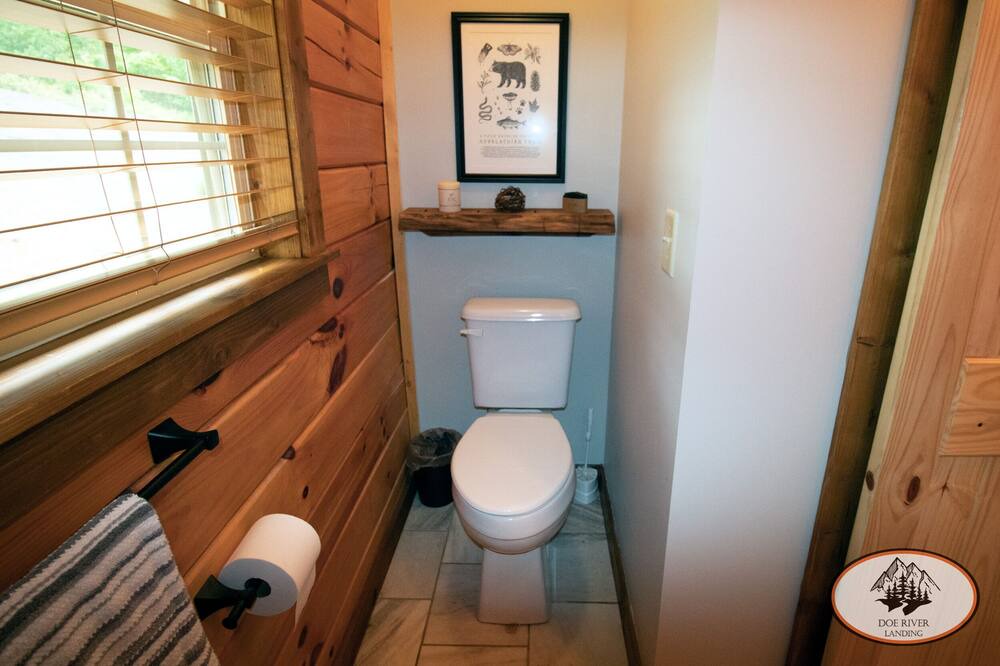 Photo of Bathroom in Roan Mountain