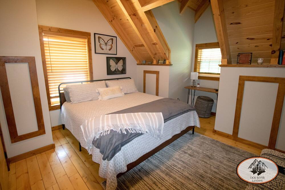 Photo of Bedroom in Roan Mountain