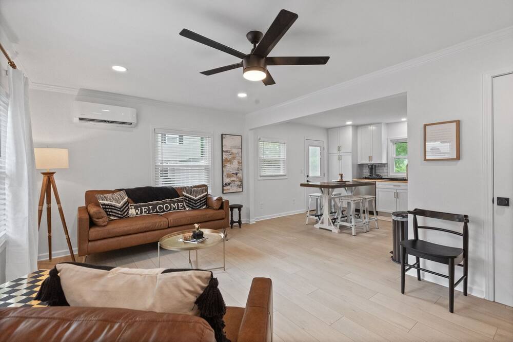 Photo of Livingroom in Johnson City