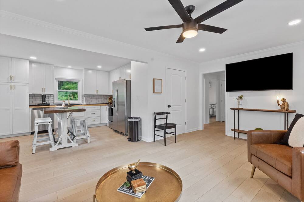 Photo of Livingroom in Johnson City