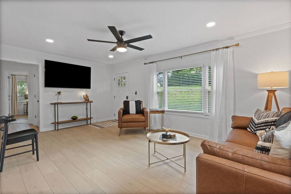 Photo of Livingroom in Johnson City
