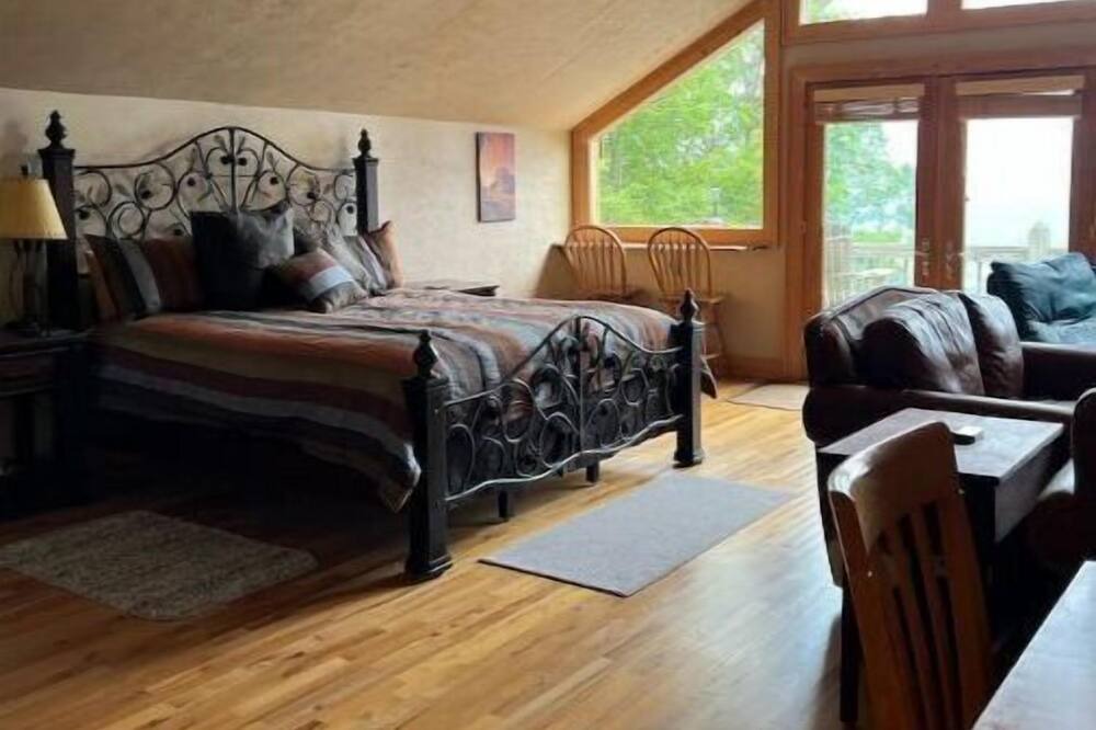 Photo of Livingroom in Johnson County