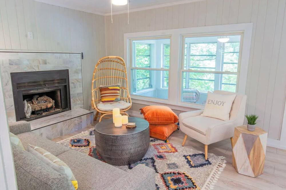 Photo of Livingroom in Chimney Rock