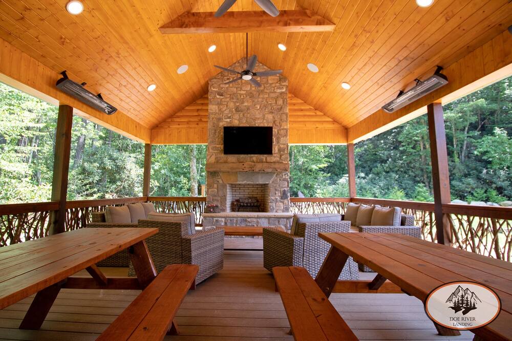 Photo of Livingroom in Roan Mountain
