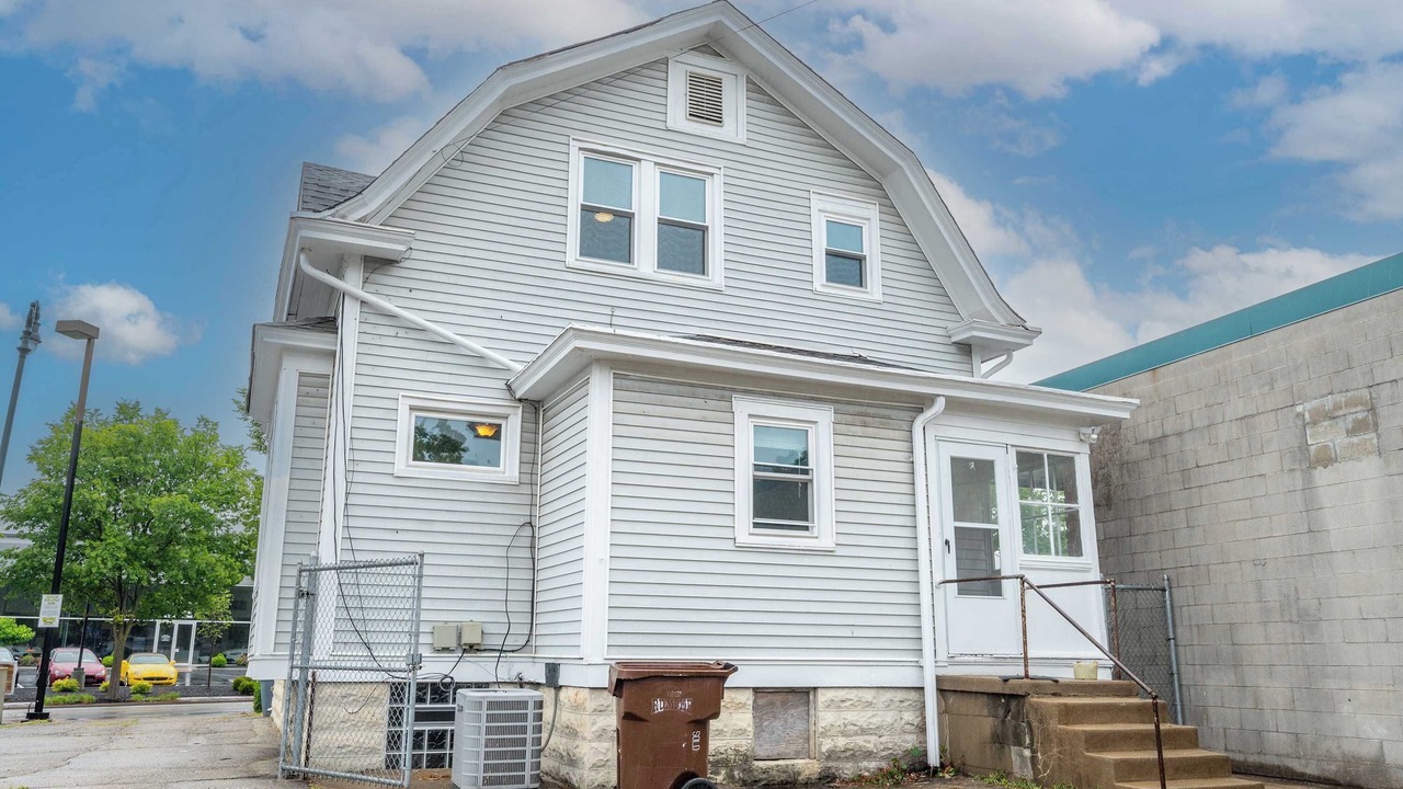 Photo of Outdoor in Roselawn Finance