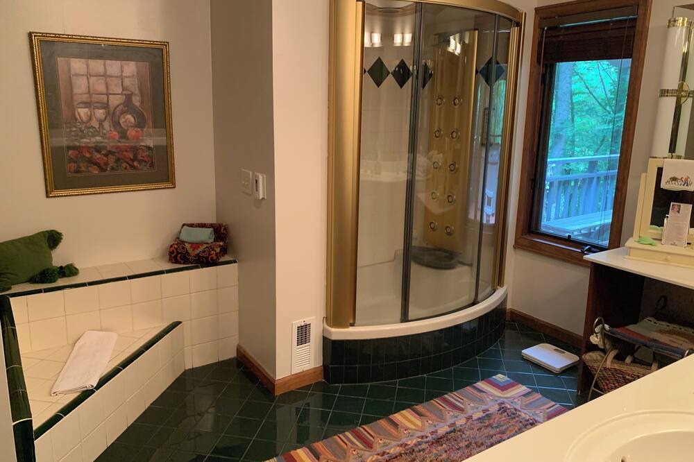 Photo of Bathroom in Linville