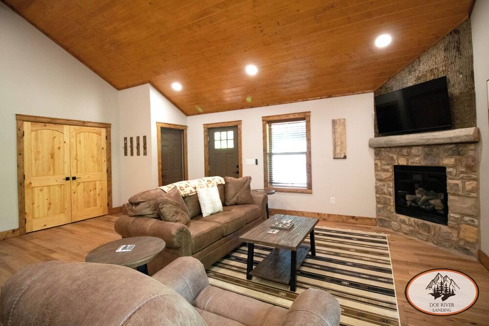 Photo of Livingroom in Roan Mountain