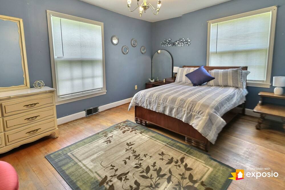 Photo of Bedroom in Flintstone