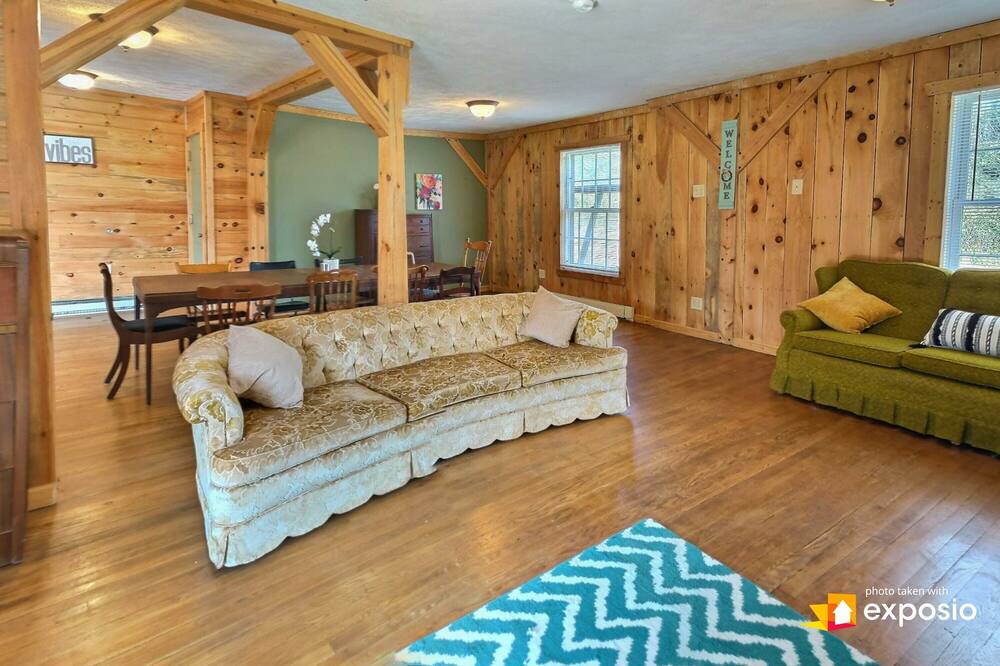 Photo of Livingroom in Flintstone