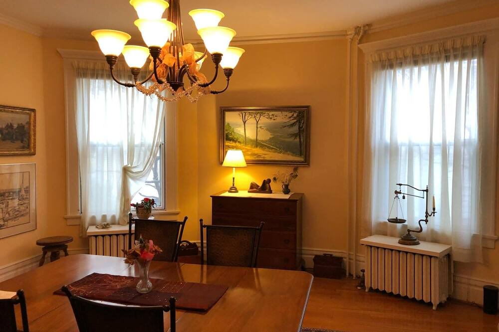 Photo of Livingroom in Bell Court