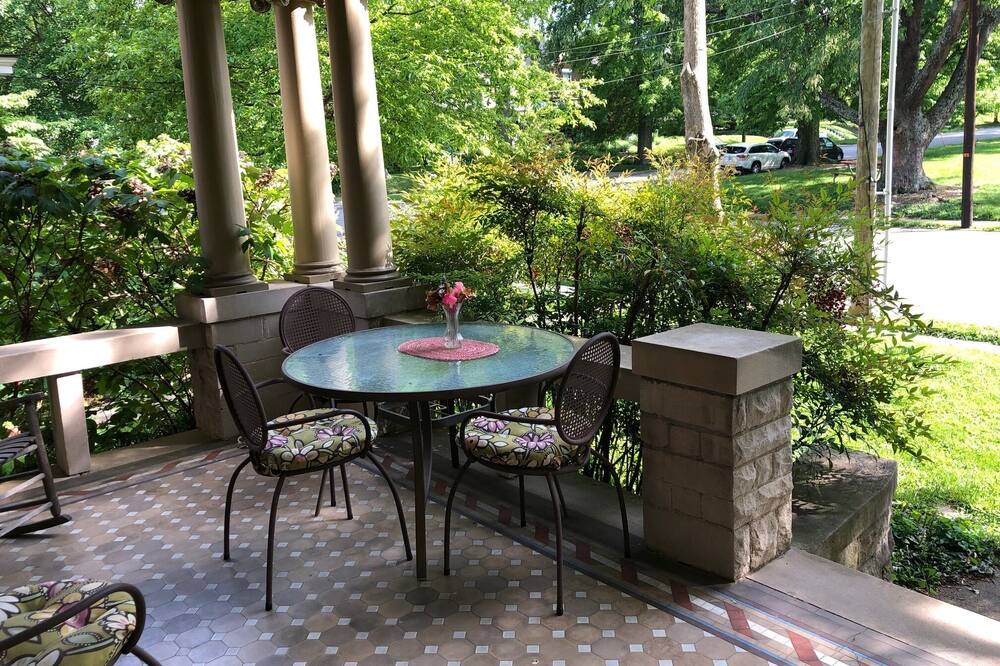 Photo of Outdoor in Bell Court