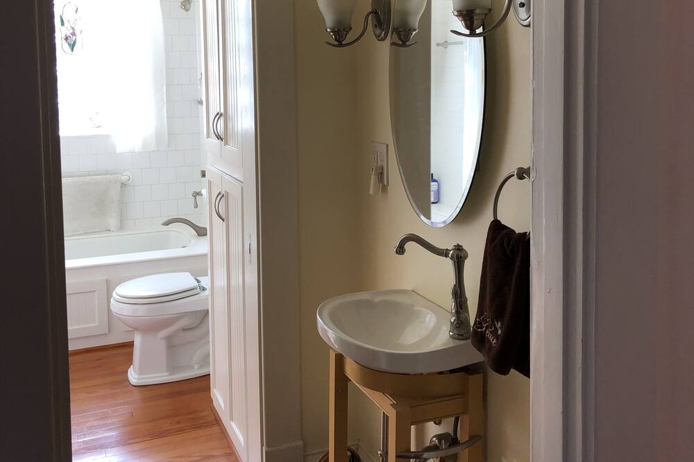 Photo of Bathroom in Bell Court