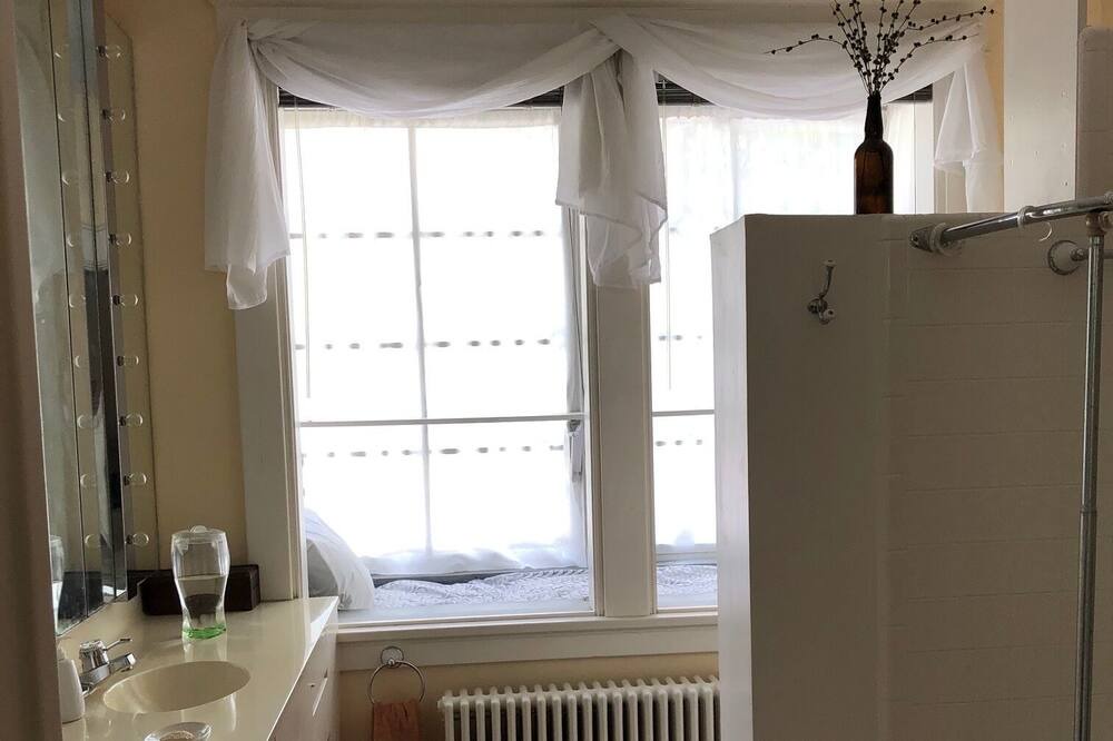 Photo of Bathroom in Bell Court