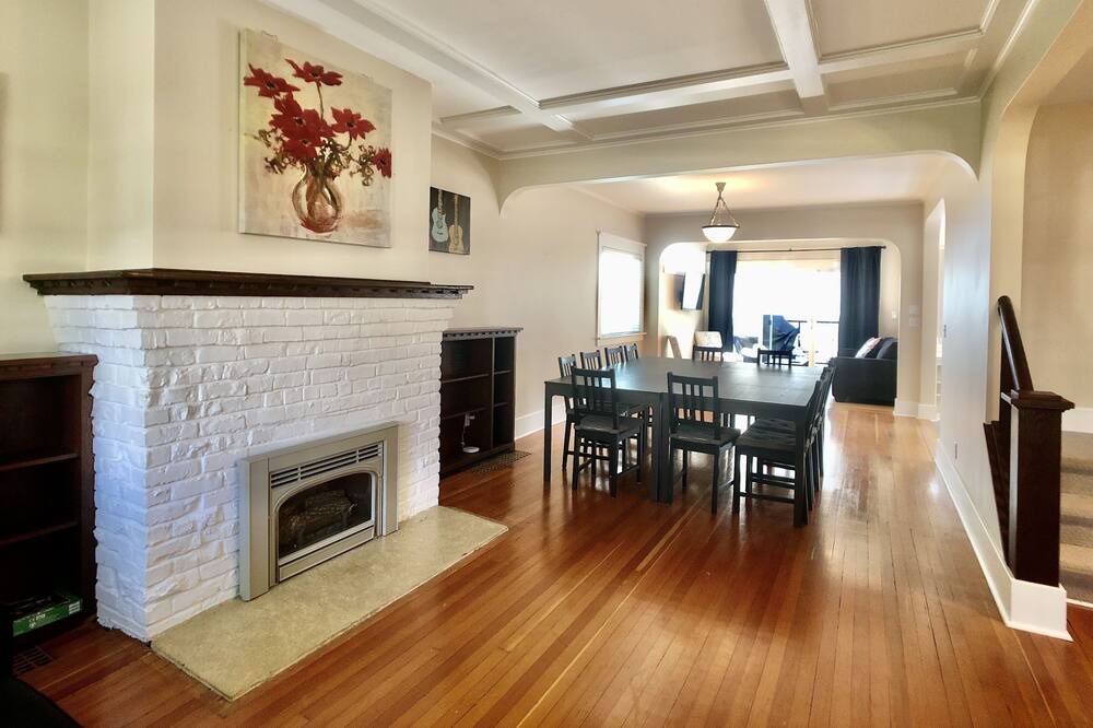 Photo of Livingroom in West Queen Anne