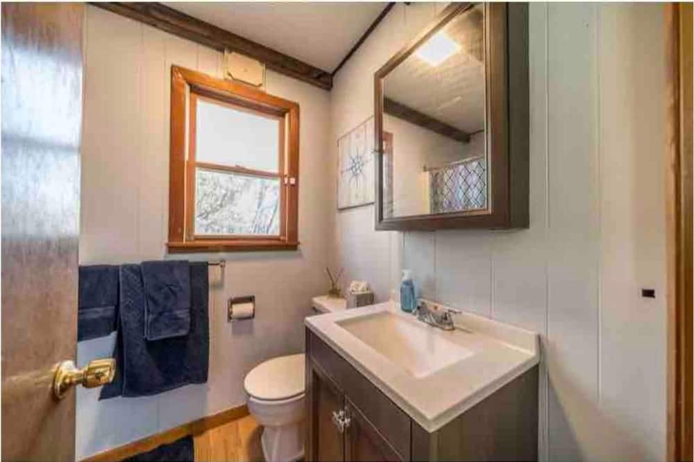 Photo of Bathroom in Foster