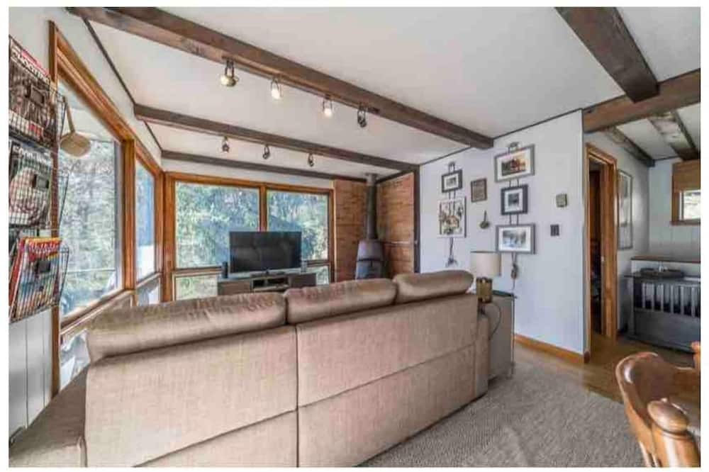 Photo of Livingroom in Foster