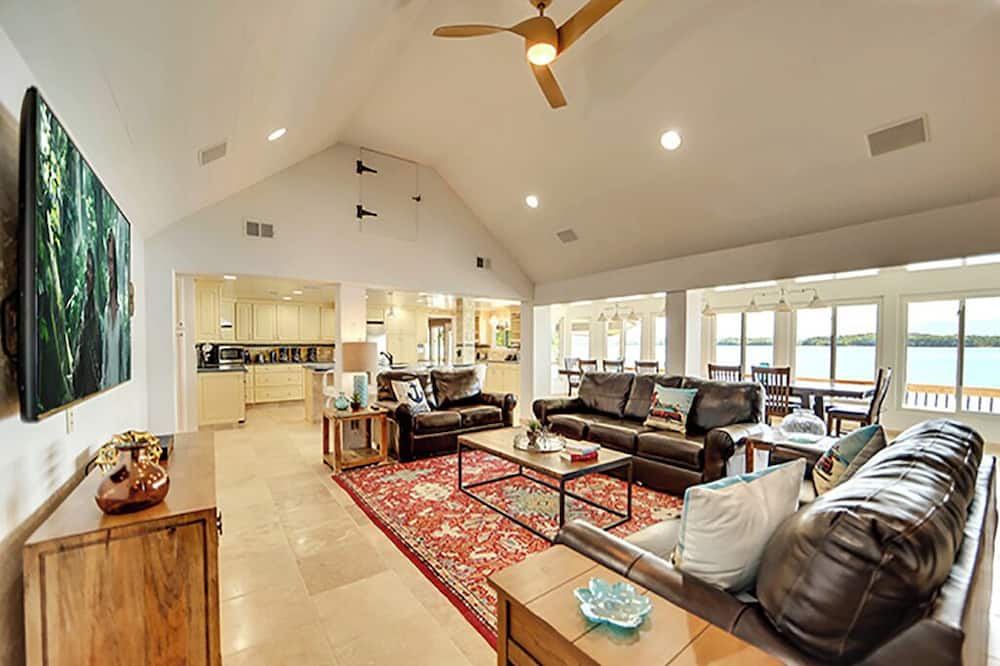 Photo of Livingroom in Dandridge