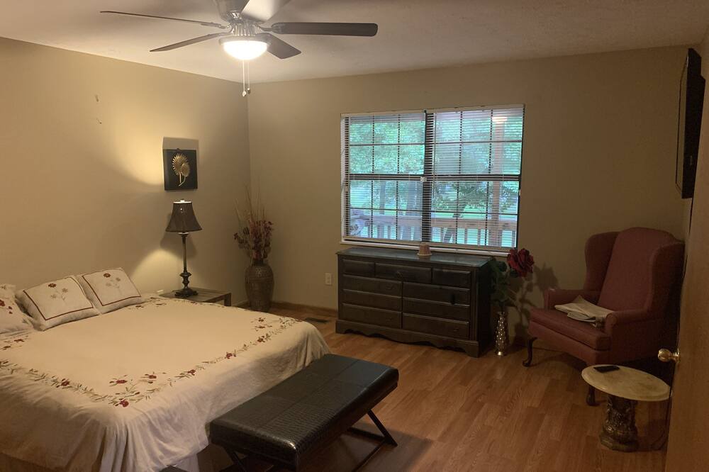 Photo of Bedroom in Knoxville