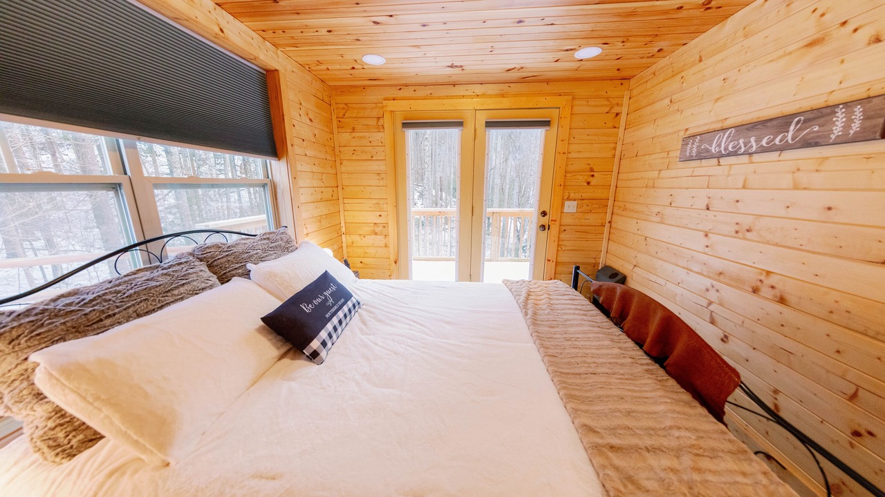 Photo of Bedroom in Roan Mountain