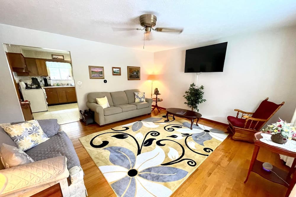 Photo of Bedroom in Gandeeville