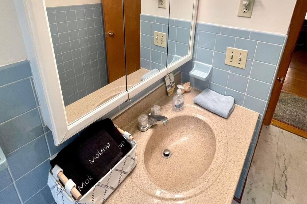 Photo of Bathroom in Gandeeville
