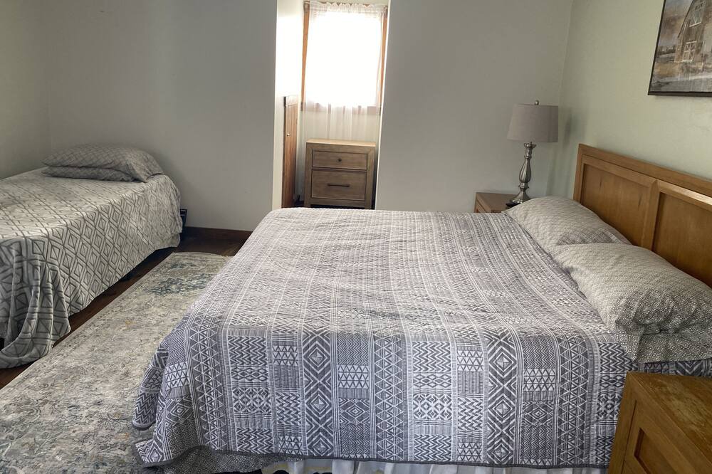 Photo of Bedroom in Glendale Springs