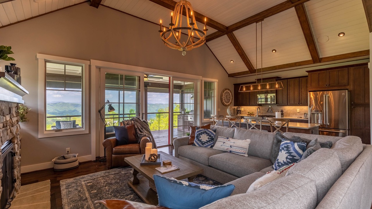 Photo of Livingroom in Lenoir